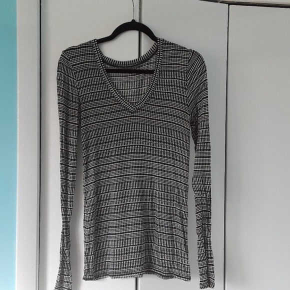 Top - Picture 2 of 3